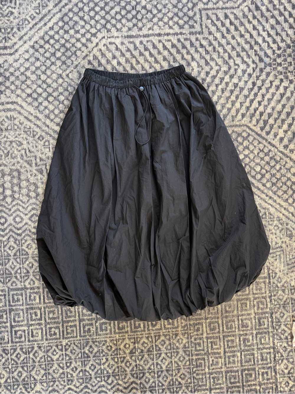 Oak & Fort bubble midi skirt in black